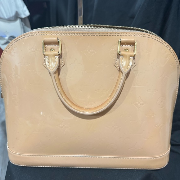 Louis Vuitton Alma Vernis - pre loved 100% authentic - Picture 5 of 16